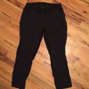 lululemon black cropped joggers